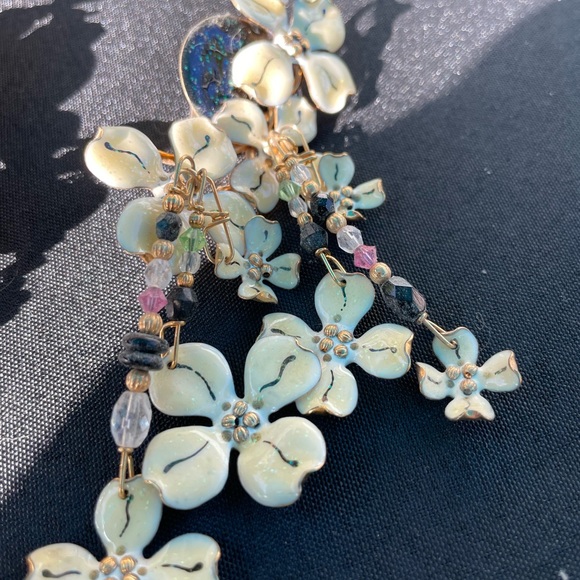 Lunch at the ritz vintage magnolia clip earring with padded comfort back . Rare - Picture 2 of 4